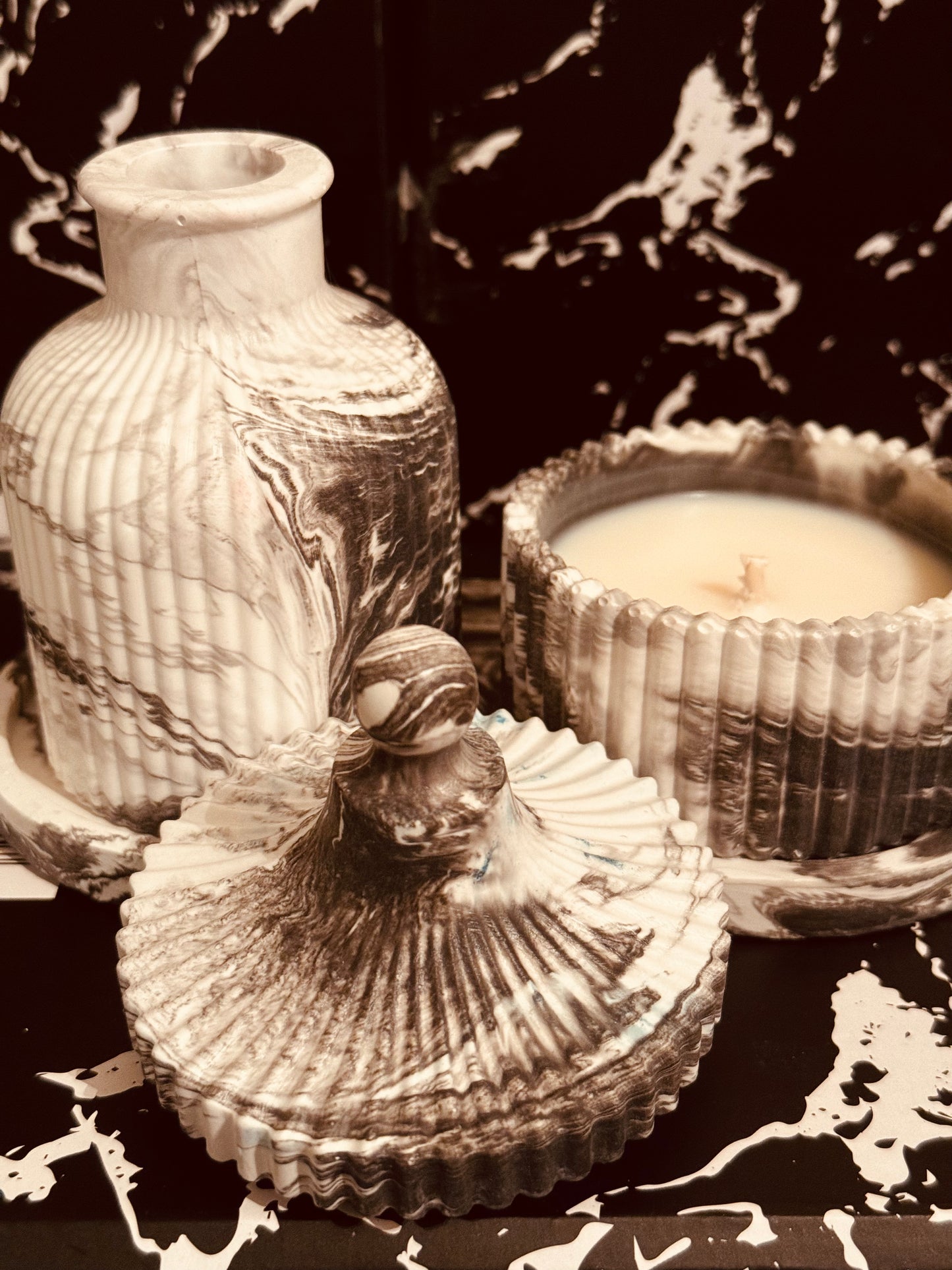 The Black Marble Luxe Handcrafted Edition Black Amber & Lavender Fragrance Scented